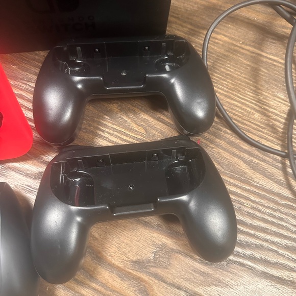 Nintendo Switch Bundle - Picture 2 of 9